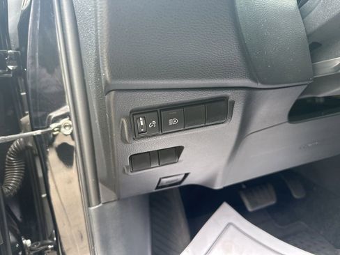 Used 2023 Toyota Corolla Cross LE w/ Moonroof Package image 14