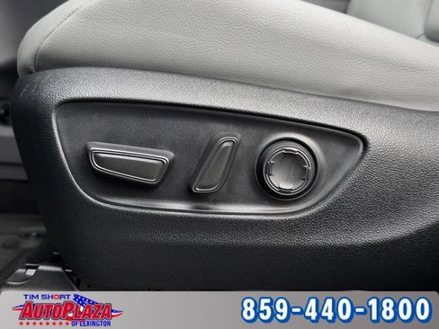 Used 2024 Toyota Sienna XLE FWD image 28