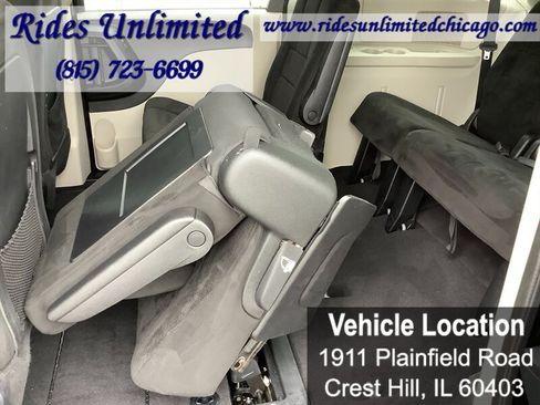 Used 2012 Dodge Grand Caravan SXT w/ Entertainment Group 1 FWD image 27