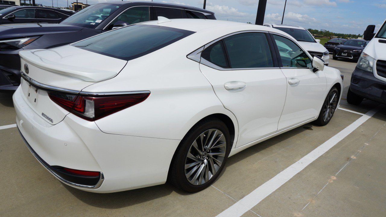 Used 2024 Lexus ES 300h Ultra Luxury FWD image 4