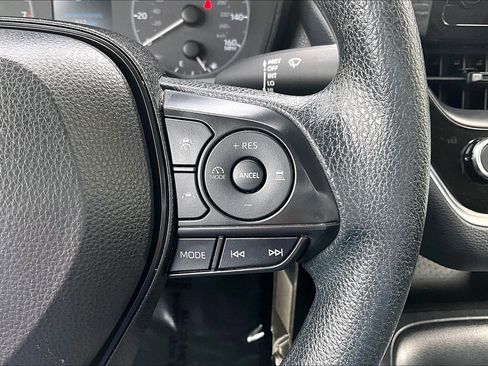 Used 2023 Toyota Corolla LE image 18
