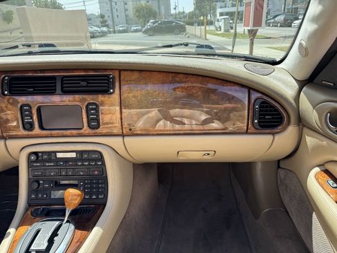 Used 2006 Jaguar XK8 Convertible RWD image 19