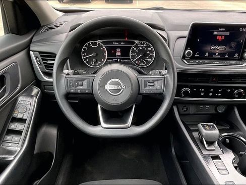 Used 2024 Nissan Rogue S FWD image 5