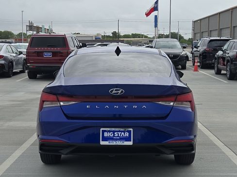 Used 2023 Hyundai Elantra SE image 5