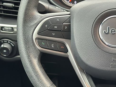 Used 2019 Jeep Cherokee Latitude w/ Popular Appearance Group image 30