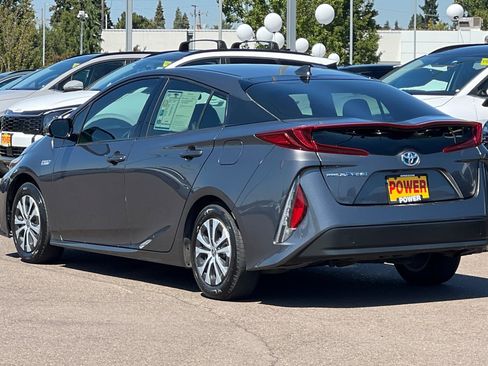 Used 2018 Toyota Prius Prime Premium image 6
