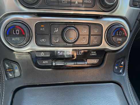 Used 2018 Chevrolet Suburban Premier image 21