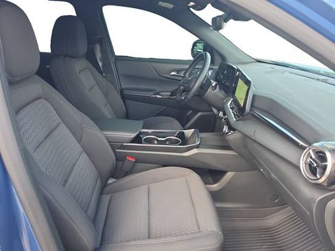 Used 2025 Chevrolet Equinox LT w/ Safety and Technology Package FWD image 17