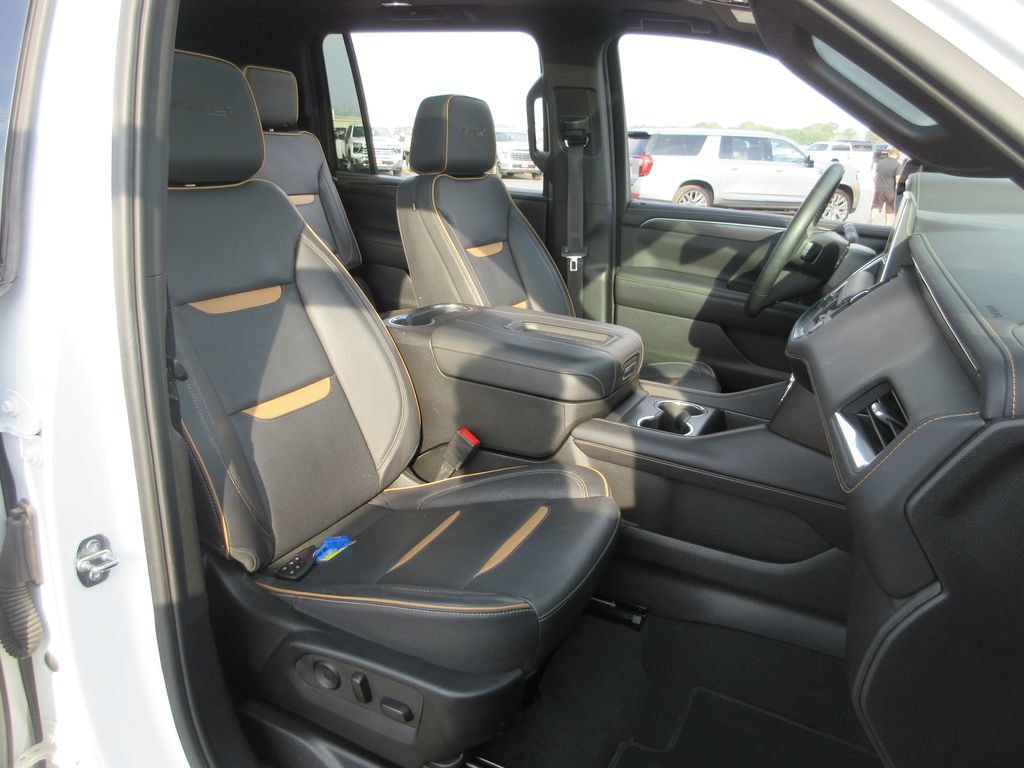 Certified 2024 GMC Yukon XL AT4 w/ Technology Package AWD/4WD image 27