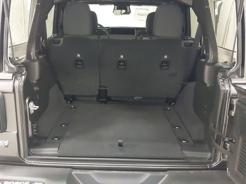 New 2025 Jeep Wrangler Unlimited Rubicon w/ XTREMEE 35" Tire Package image 27