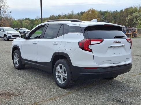 Used 2023 GMC Terrain SLE w/ Driver Convenience Package image 8