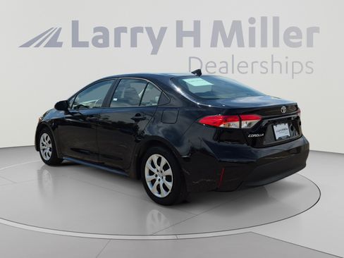 Certified 2025 Toyota Corolla LE FWD image 3