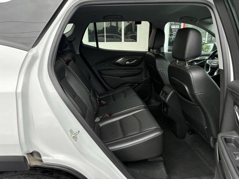 Used 2024 GMC Terrain SLT AWD/4WD image 14