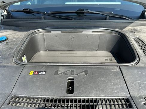 Used 2024 Kia EV9 Land image 10