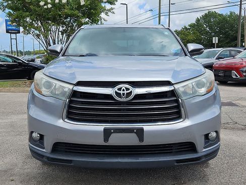 Used 2015 Toyota Highlander XLE AWD/4WD image 2