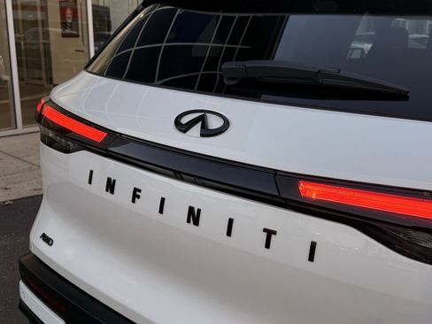 Used 2025 INFINITI QX60 Luxe w/ Black Edition image 11