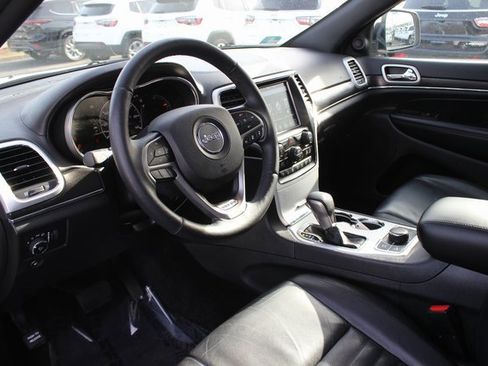 Used 2018 Jeep Grand Cherokee Limited image 3