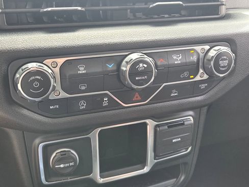 Used 2024 Jeep Gladiator Sport AWD/4WD image 24