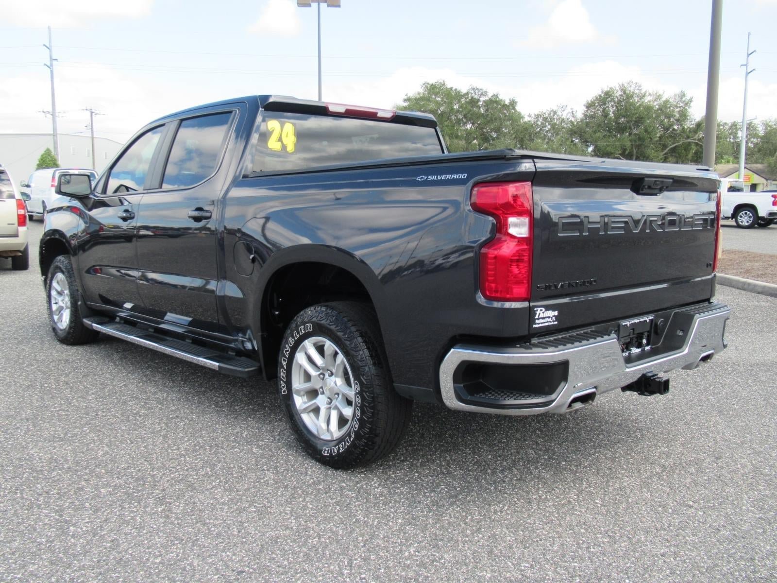 Used 2024 Chevrolet Silverado 1500 LT w/ Z71 Off-Road Package AWD/4WD image 6