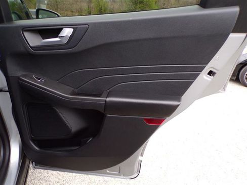 Used 2021 Ford Escape SE image 24