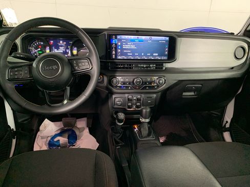 Used 2024 Jeep Wrangler Unlimited w/ Convenience Group AWD/4WD image 33