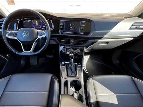 Certified 2023 Volkswagen Jetta SE image 15