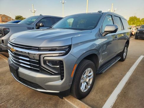 Used 2025 Chevrolet Tahoe LT AWD/4WD image 3