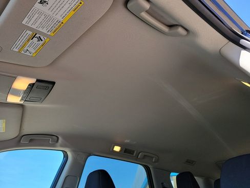 Used 2025 Nissan Pathfinder SV FWD image 14