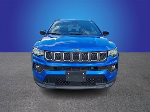 Used 2024 Jeep Compass Latitude image 2
