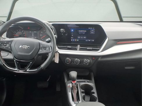 Used 2024 Chevrolet Trax RS w/ Driver Confidence Package FWD image 11