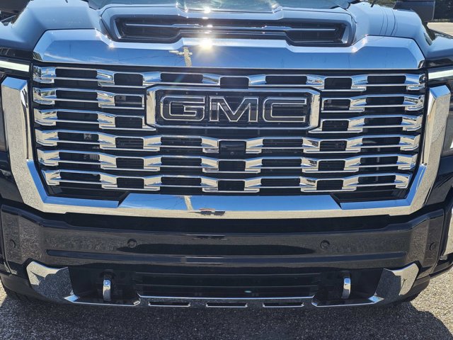 Used 2024 GMC Sierra 3500 Denali w/ Denali Reserve Package AWD/4WD image 3