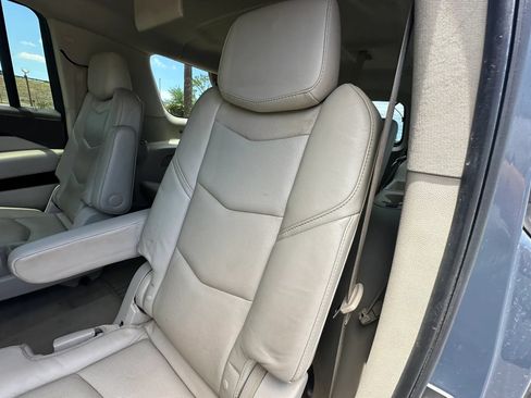 Used 2016 Cadillac Escalade ESV Luxury AWD/4WD image 32