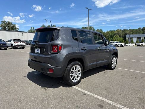 Used 2023 Jeep Renegade Latitude AWD/4WD image 8