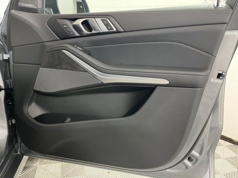 Used 2025 BMW X7 xDrive40i w/ Premium Package image 25