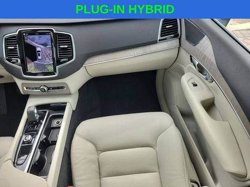 Used 2024 Volvo XC90 T8 Plus w/ Protection Package Premier AWD/4WD image 16
