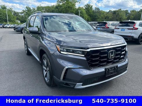 Used 2025 Honda Pilot Elite image 8