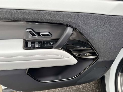 Used 2023 Land Rover Range Rover Sport SE image 19