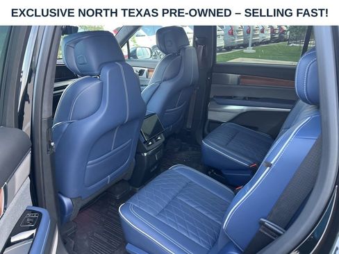 Used 2026 Cadillac Vistiq Premium Luxury w/ LPO, Floor Liner Package AWD/4WD image 4