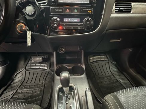 Used 2016 Mitsubishi Outlander ES image 19