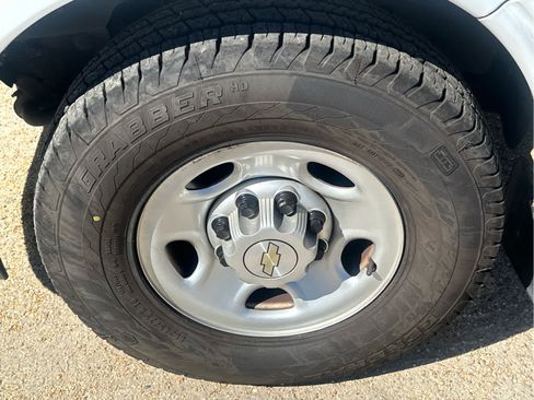 Used 2020 Chevrolet Express 3500 Extended w/ Driver Convenience Package image 10