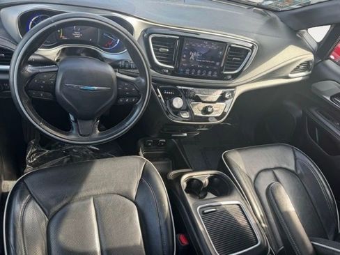 Used 2020 Chrysler Pacifica Limited w/ Advanced Safetytec Group FWD image 15