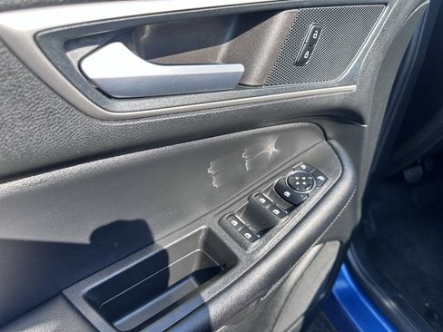 Used 2023 Ford Edge SEL image 4