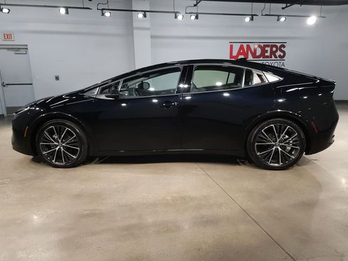 Used 2025 Toyota Prius Limited w/ Limited Premium Package image 4