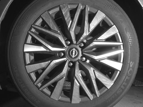 Used 2025 Nissan Altima 2.5 SV FWD image 14