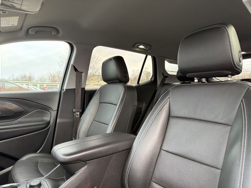 Used 2023 GMC Terrain SLT image 27