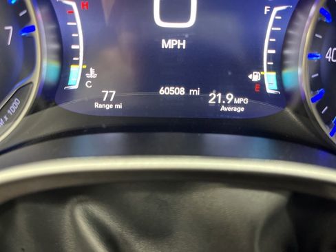 Used 2024 Chrysler Pacifica Touring-L image 13