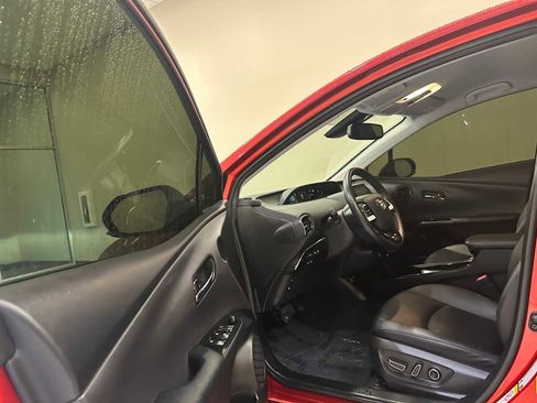 Used 2017 Toyota Prius Prime Advanced image 21