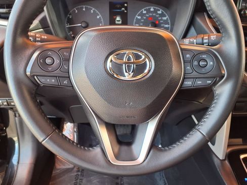 Certified 2025 Toyota Corolla Cross LE FWD image 19