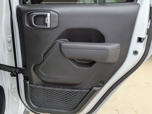 Used 2025 Jeep Gladiator Rubicon w/ Convenience Group image 24