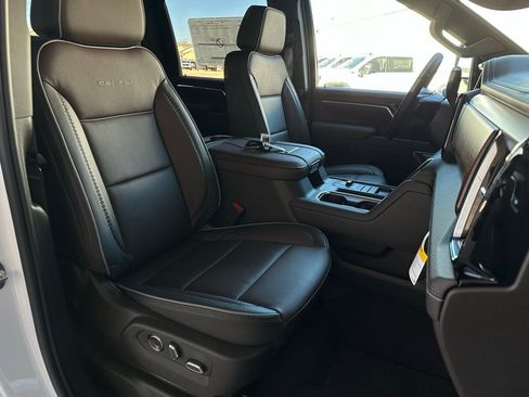 New 2026 GMC Sierra 2500 Denali w/ Denali Reserve Package image 16